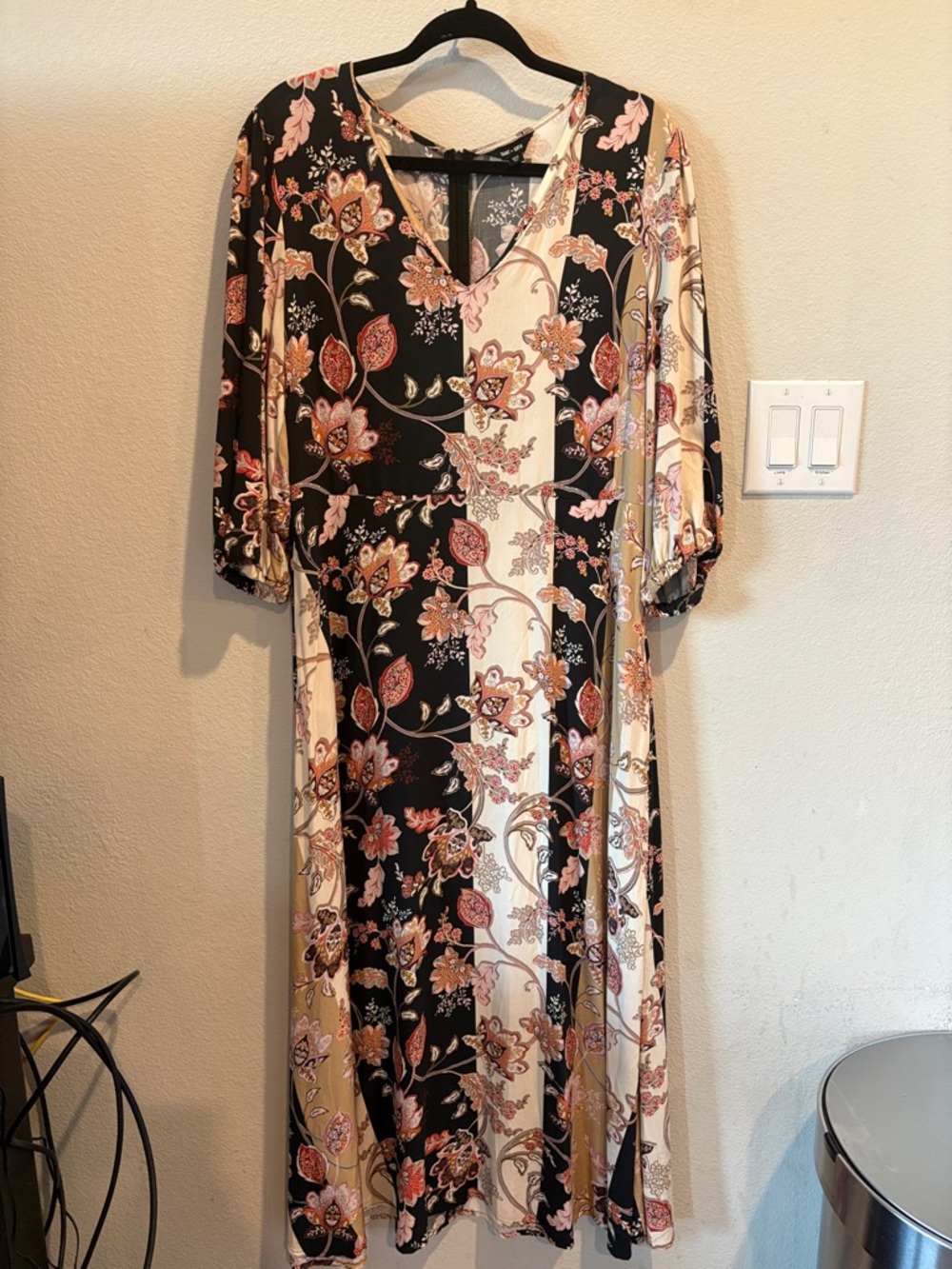 Floral V-Neck Long Sleeve Midi Dress in Black and Cream